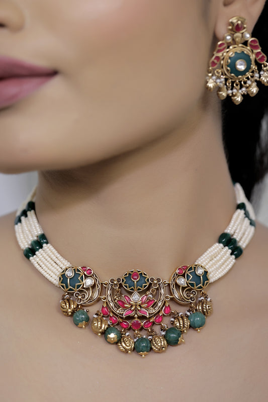 Heritage choker set