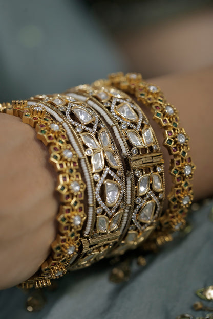 gold polish gold kundan