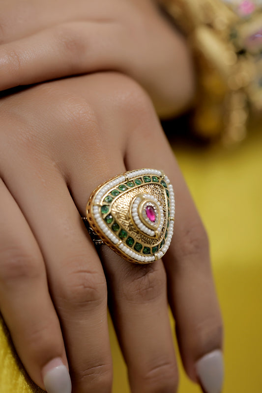 kundan goldfinger ring