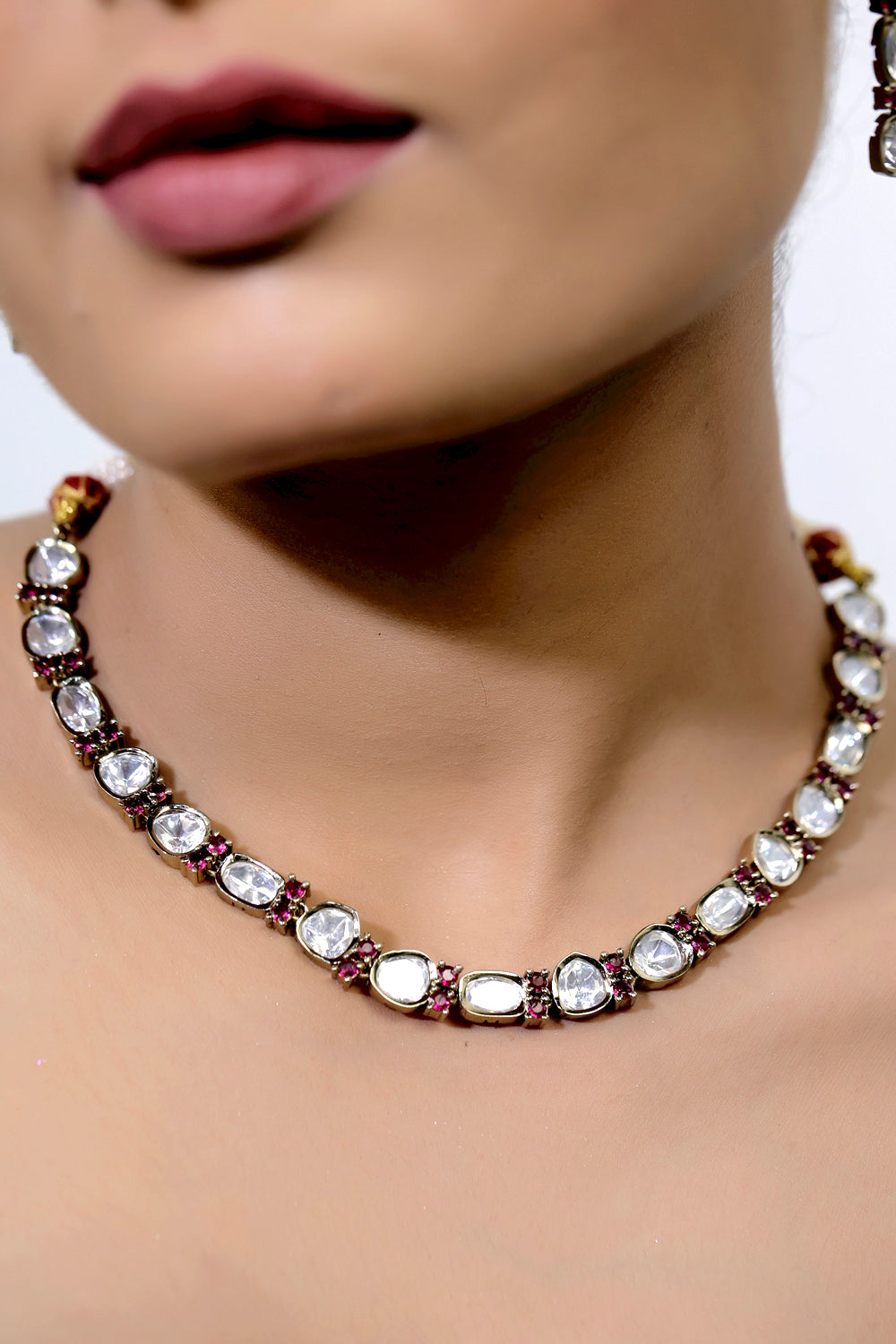 single line tyaani kundan necklace