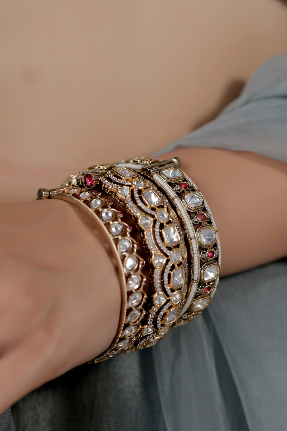 tyaani kundan bangle