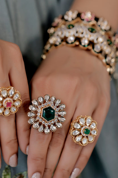 tyaani kundan big finger ring