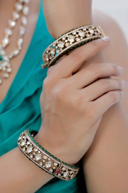 pair of kundan bangles
