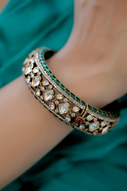 kundan bangles with green stones