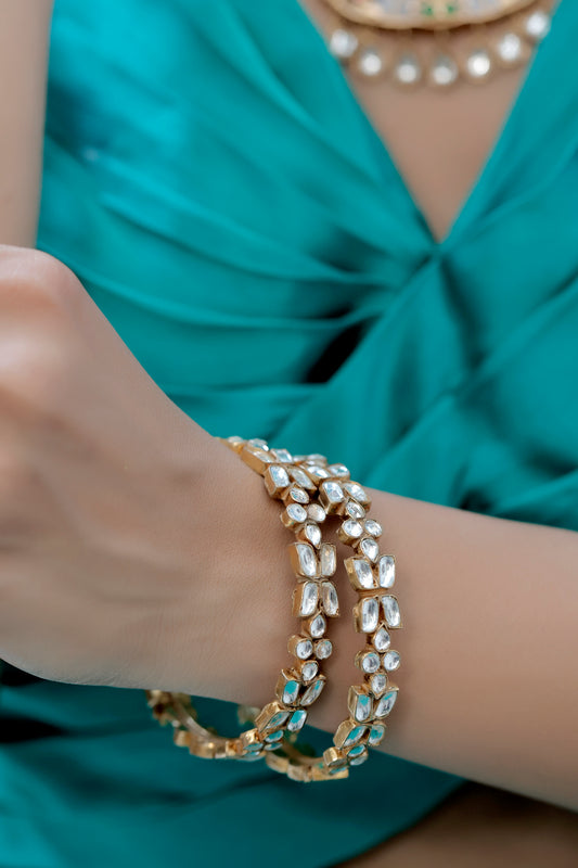 delicate Ahmedabadi kundan necklace earrings