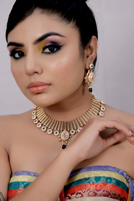 gold choker necklace