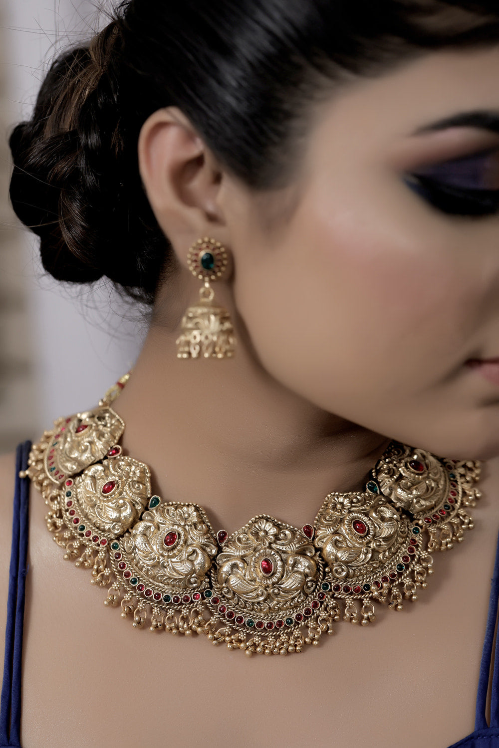 Gold choker