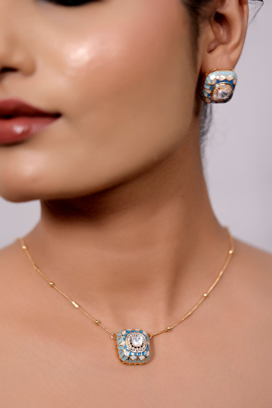 delicate chain pendant set