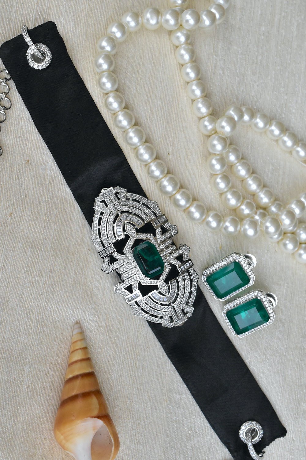 emerald choker necklace earrings