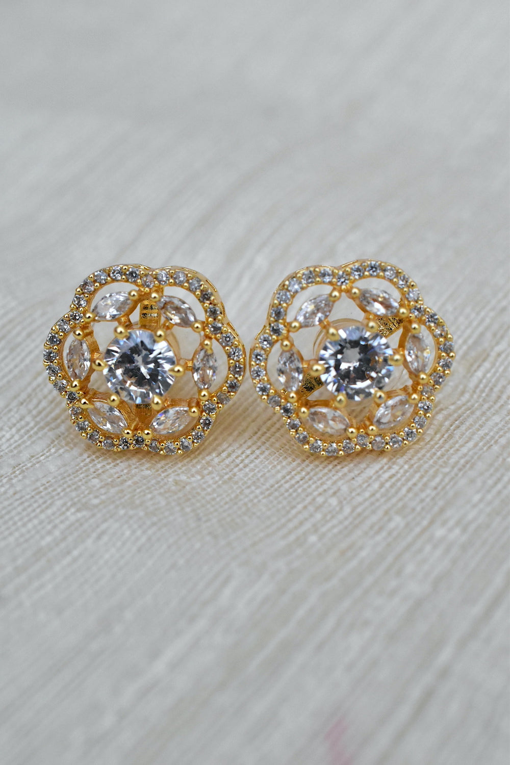 cz deinty gold studs