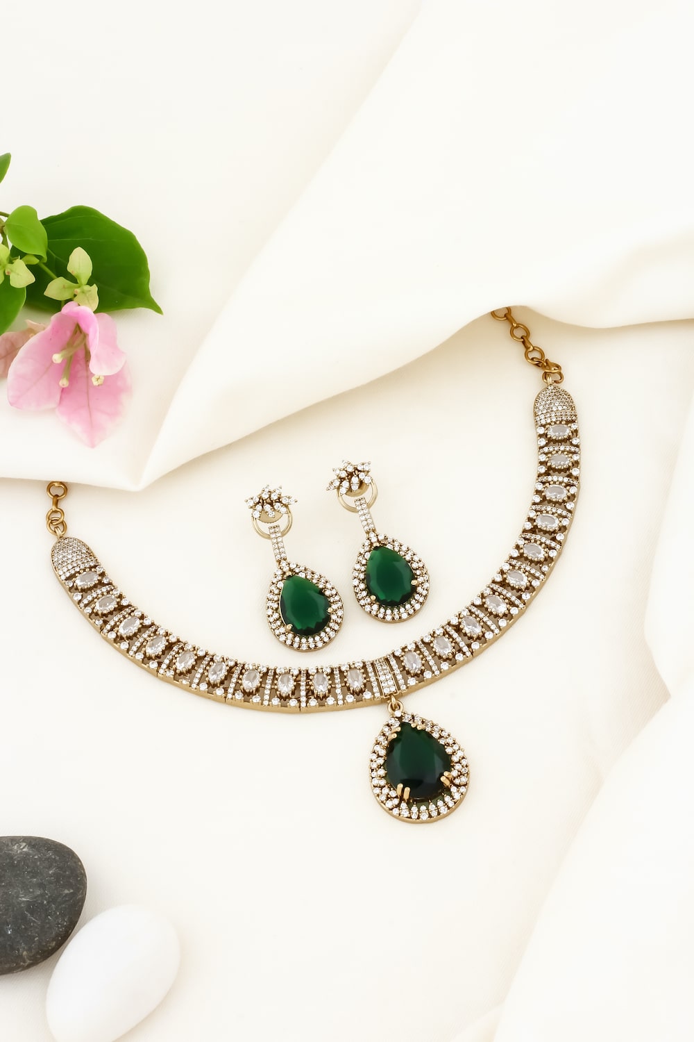 green necklace set