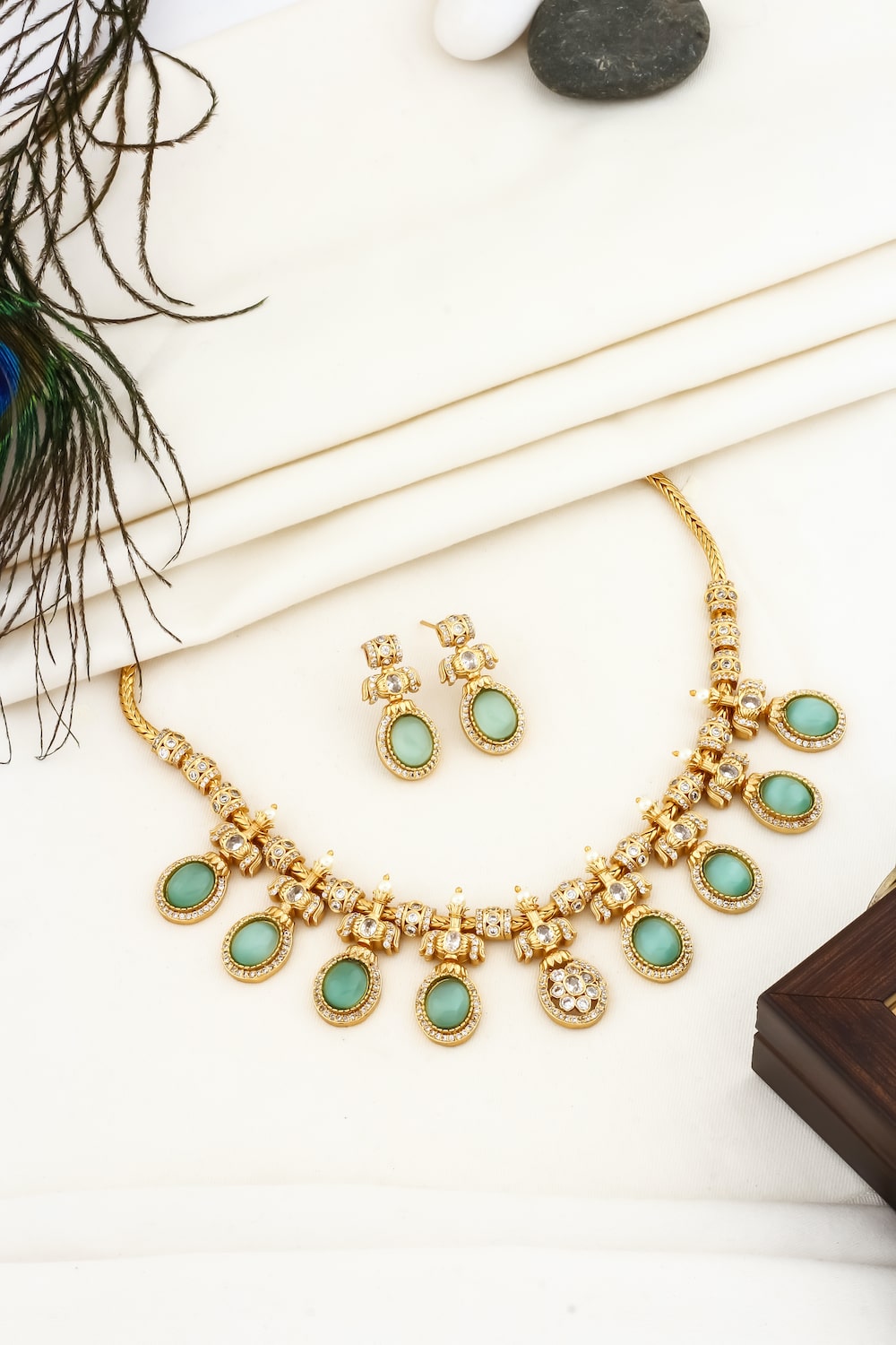 mint choker