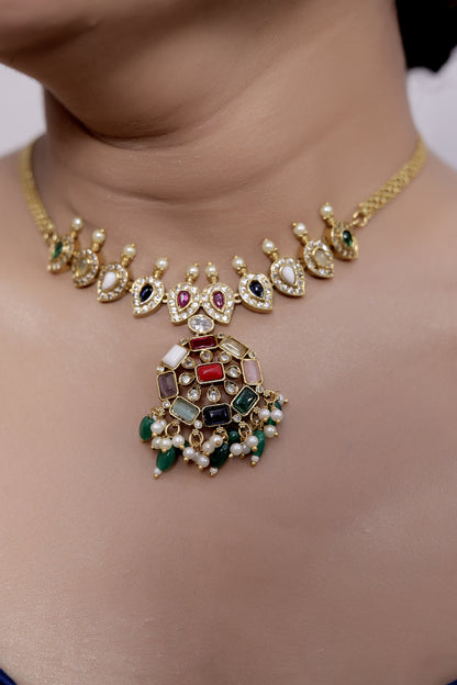 navratna short necklace