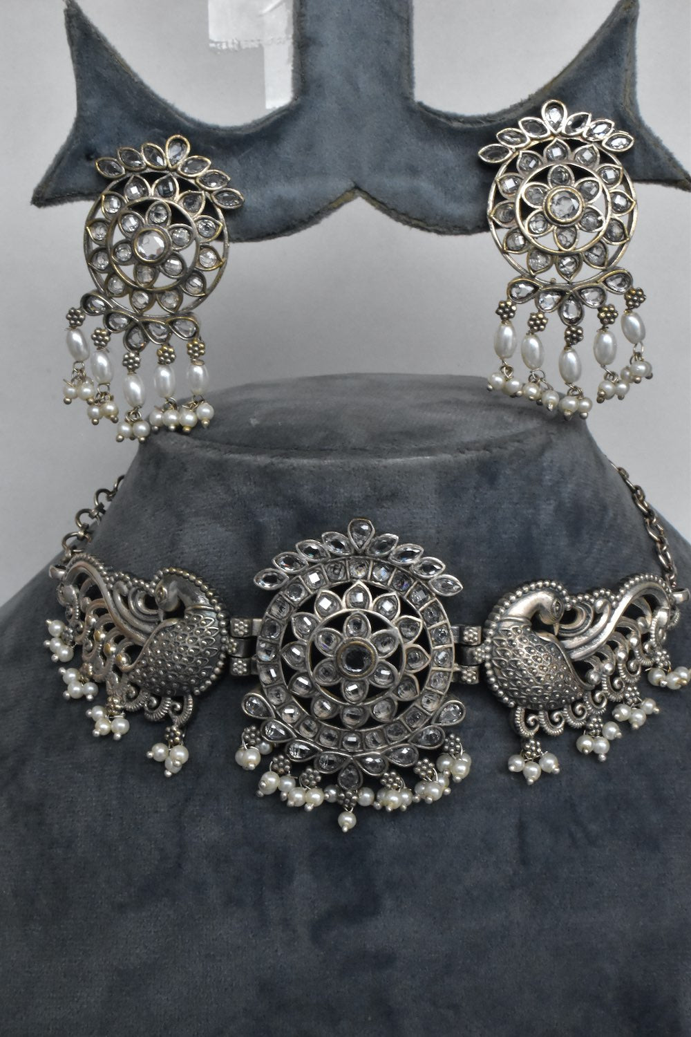 TRADITIONAL INDIAN JEWELLERY