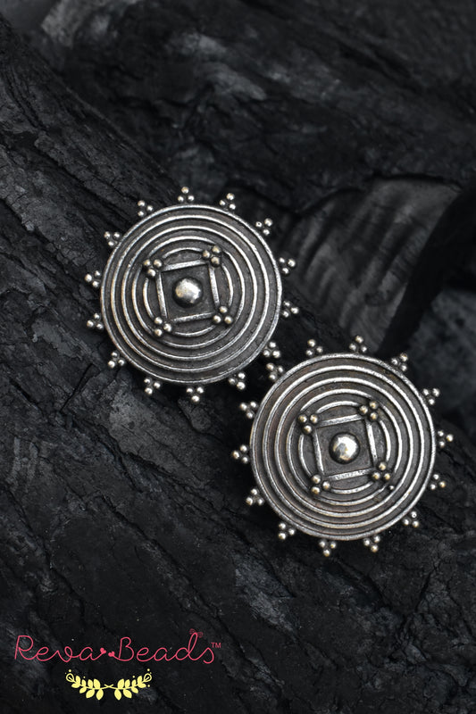 Tribal stud earrings trse230322