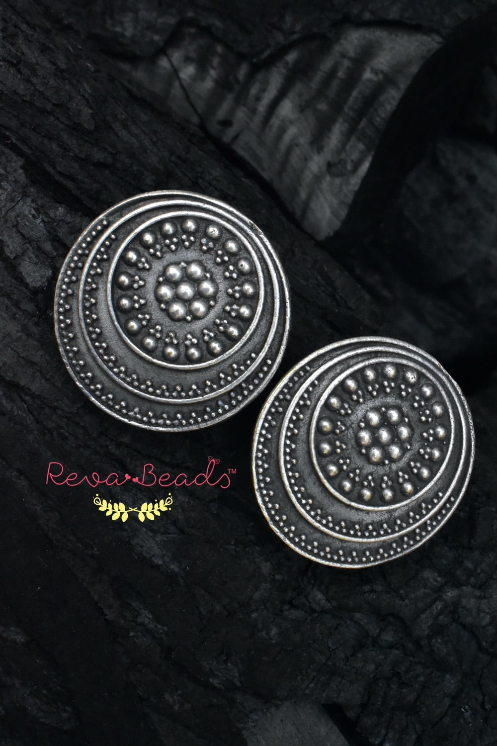 oxidised studs