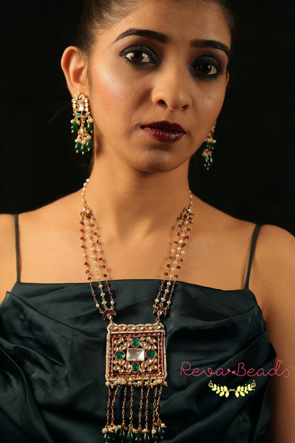 delicate kundan jewellery